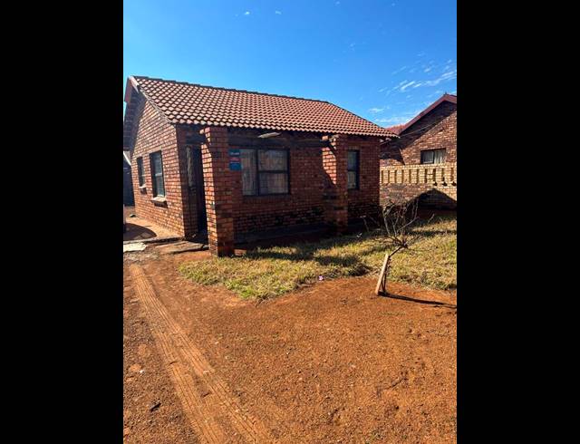 2 BEDROOM HOUSE FOR SALE IN MMABATHO 13